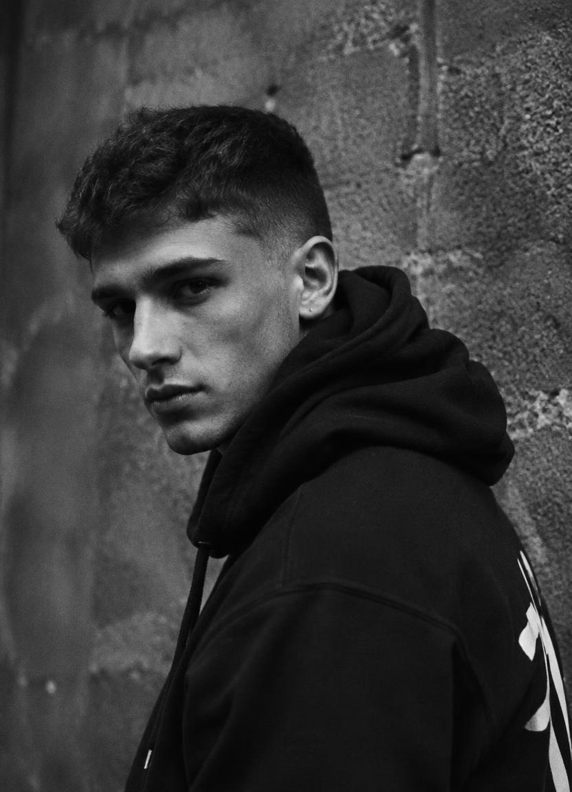 Sharp textured crop haircut